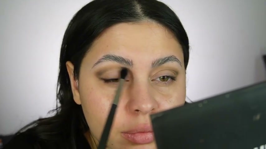 @missmeganrobinsonn reviewing MAC Cosmetics Brushstroke Liner at 09:09 in a YouTube Shorts video