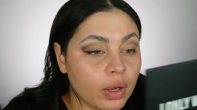 @missmeganrobinsonn reviewing MAC Cosmetics Carbon Shadow at 09:51 in a YouTube Shorts video