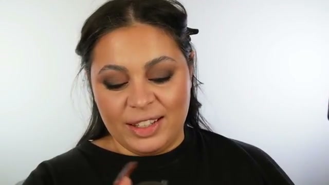 @missmeganrobinsonn reviewing MAC Cosmetics Charged Water Charcoal Spray at 18:13 in a YouTube Shorts video