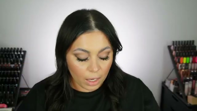 @missmeganrobinsonn reviewing MAC Cosmetics Cool Spice Liner at 26:57 in a YouTube Shorts video