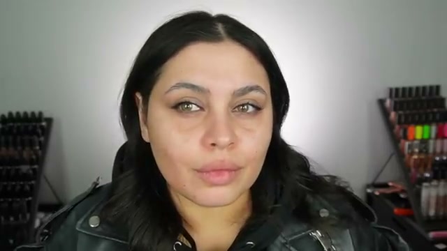 @missmeganrobinsonn reviewing MAC Cosmetics Extended Play Lash at 05:56 in a YouTube Shorts video