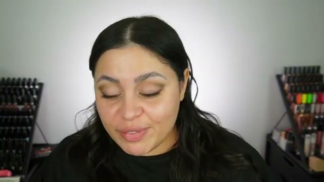 @missmeganrobinsonn reviewing MAC Cosmetics Extended Play Mascara at 17:41 in a YouTube Shorts video