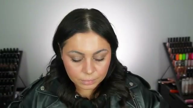@missmeganrobinsonn reviewing MAC Cosmetics Fix Plus at 07:52 in a YouTube Shorts video