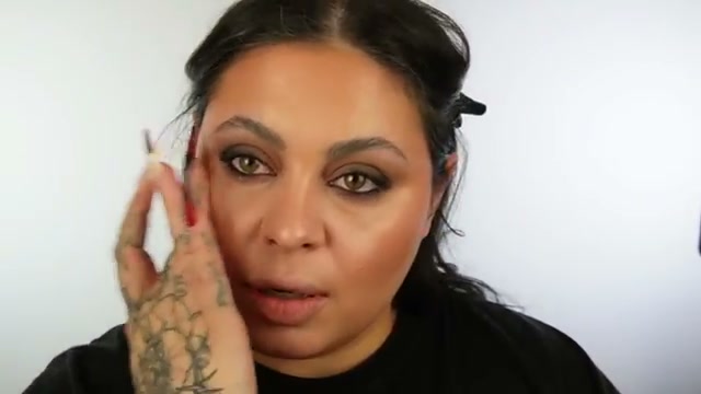 @missmeganrobinsonn reviewing MAC Cosmetics M98 Hyaluronic Highlight Balm at 18:30 in a YouTube Shorts video