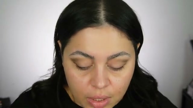 @missmeganrobinsonn reviewing MAC Cosmetics Sandstone Shadow at 09:02 in a YouTube Shorts video