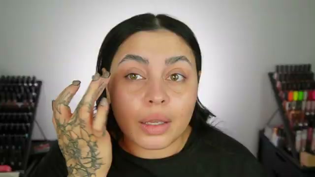 @missmeganrobinsonn reviewing MAC Cosmetics Soba Shadow at 02:54 in a YouTube Shorts video