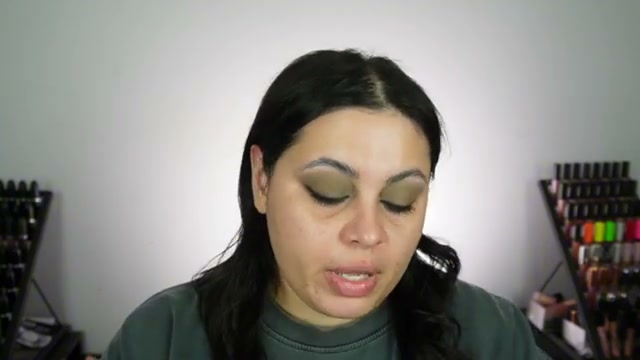 @missmeganrobinsonn reviewing MAC Cosmetics Studio Fix Powder at 03:15 in a YouTube Shorts video