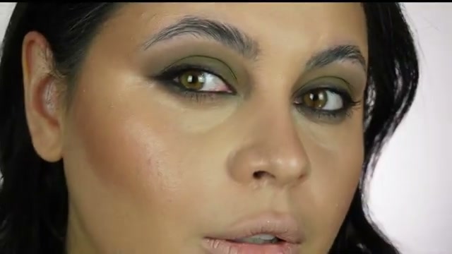 @missmeganrobinsonn reviewing MAC Cosmetics Studio Fix Powder at 15:37 in a YouTube Shorts video