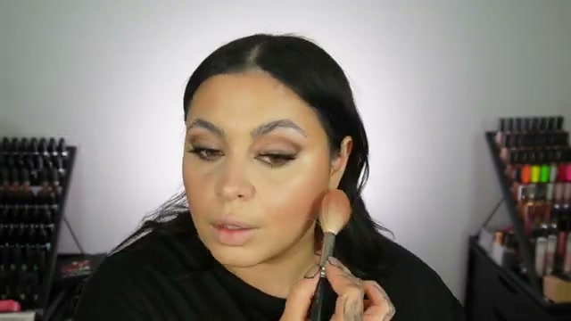 @missmeganrobinsonn reviewing MAC Cosmetics Tracegold Blush at 26:22 in a YouTube Shorts video