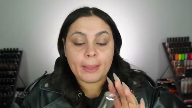 @missmeganrobinsonn reviewing MAC Cosmetics Zoom Fast Lack Lash at 05:10 in a YouTube Shorts video