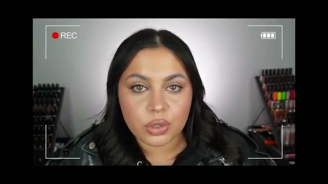 @missmeganrobinsonn reviewing Melt Cosmetics Water Slik Gel Eyeliner at 04:41 in a YouTube Shorts video