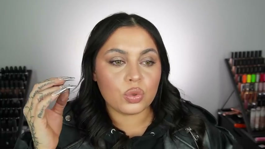 @missmeganrobinsonn reviewing PAT McGRATH LABS Blurring Under Eye Powder at 13:42 in a YouTube Shorts video