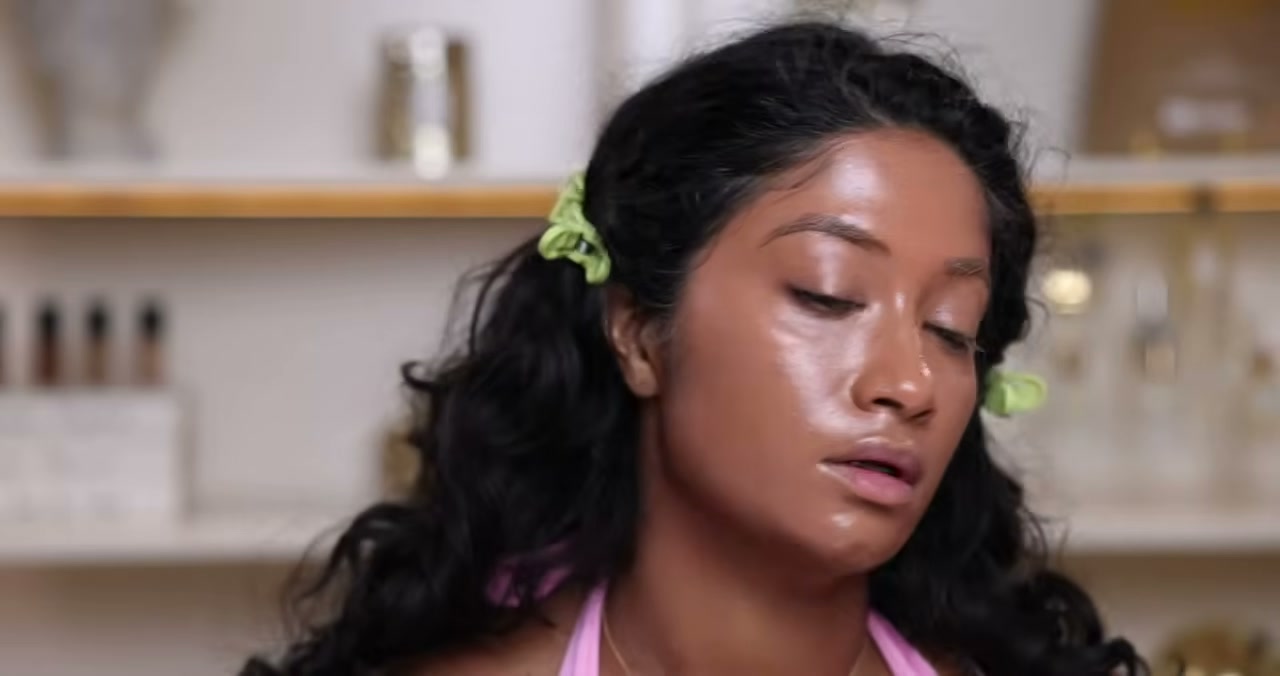 @monica.raviii reviewing Colorscience Sunforgettable Total Protection Face Shield Flex SPF 50 at 20:30 in a YouTube Shorts video