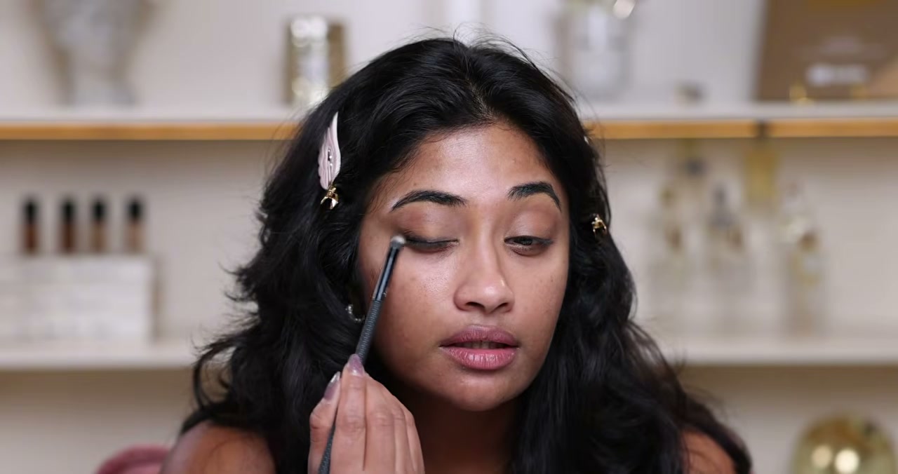 @monica.raviii reviewing Colourette Smokey Eye Palette at 05:01 in a YouTube Shorts video