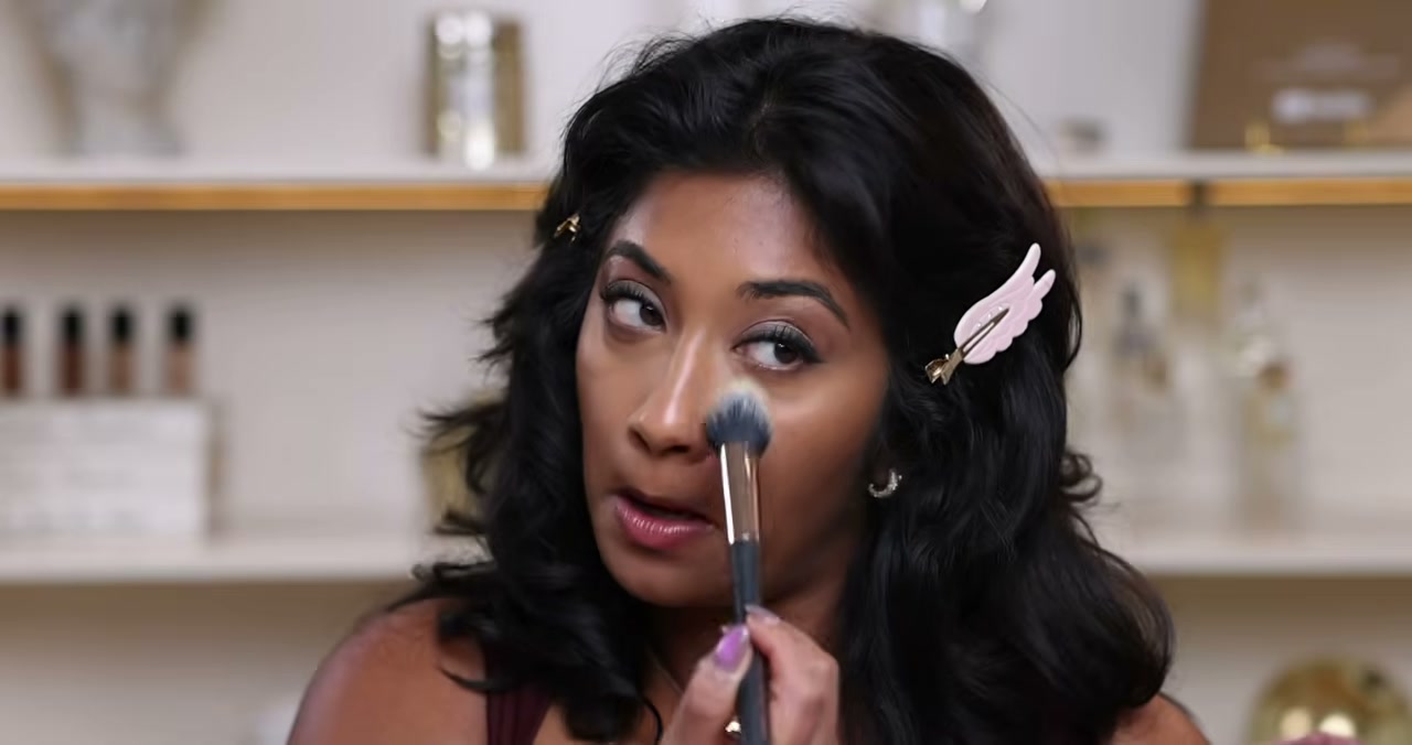 @monica.raviii reviewing Issy Cosmetics Skin Perfecting Powder at 17:34 in a YouTube Shorts video
