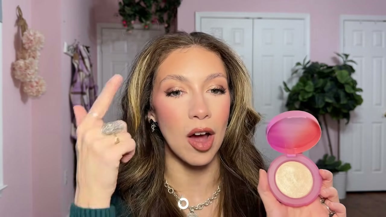 Glow La-La Blurring Powder Highlighter