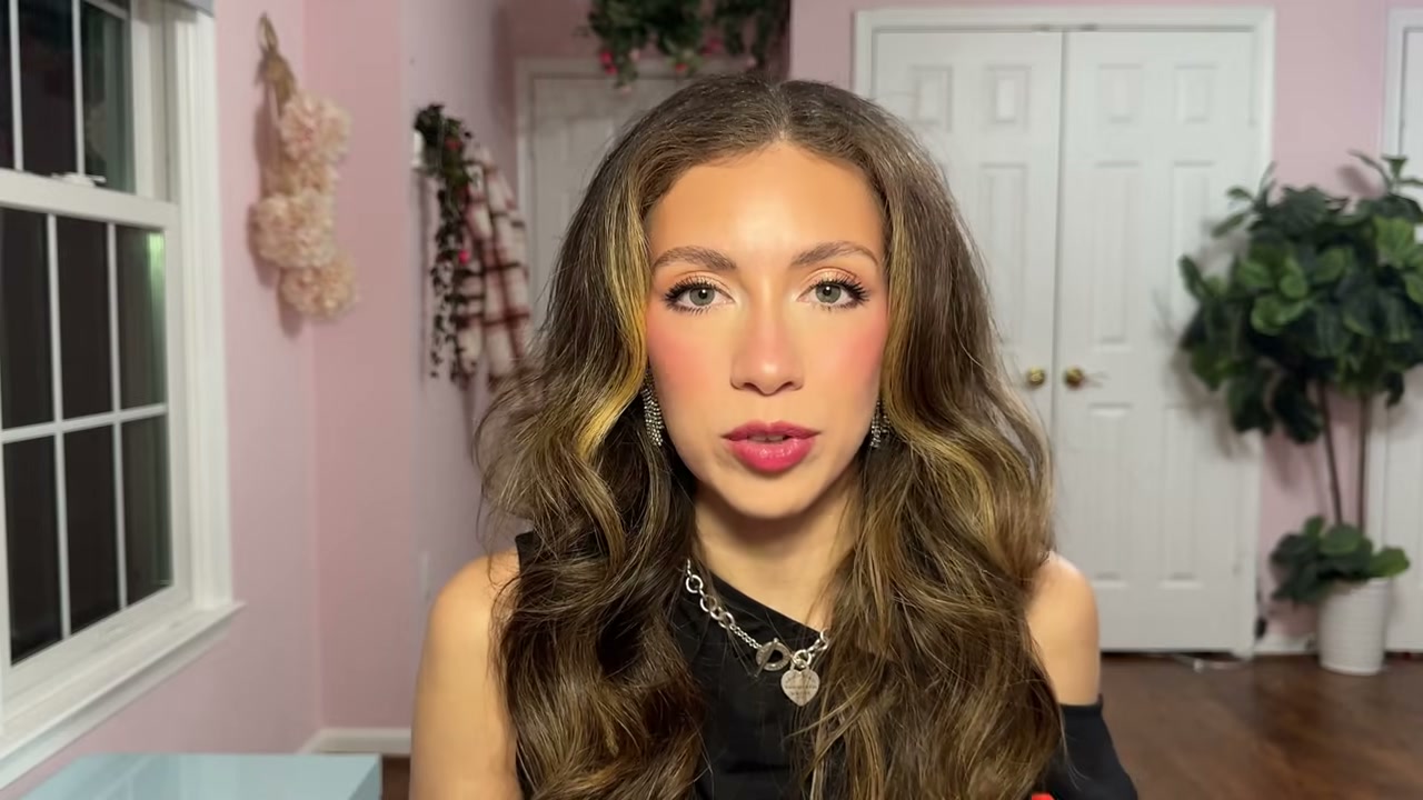 Accentuating Longwear Lip Liner