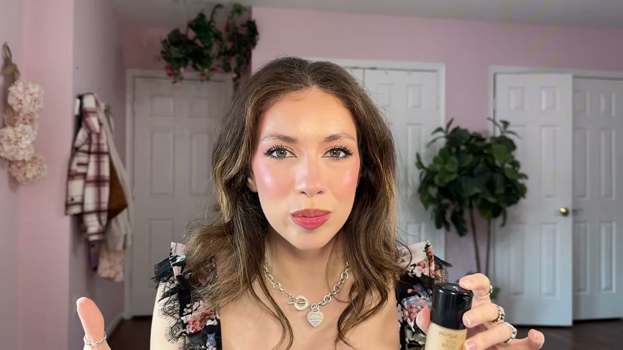 Studio Fix Fluid SPF 15 24HR Matte Foundation + Oil Control