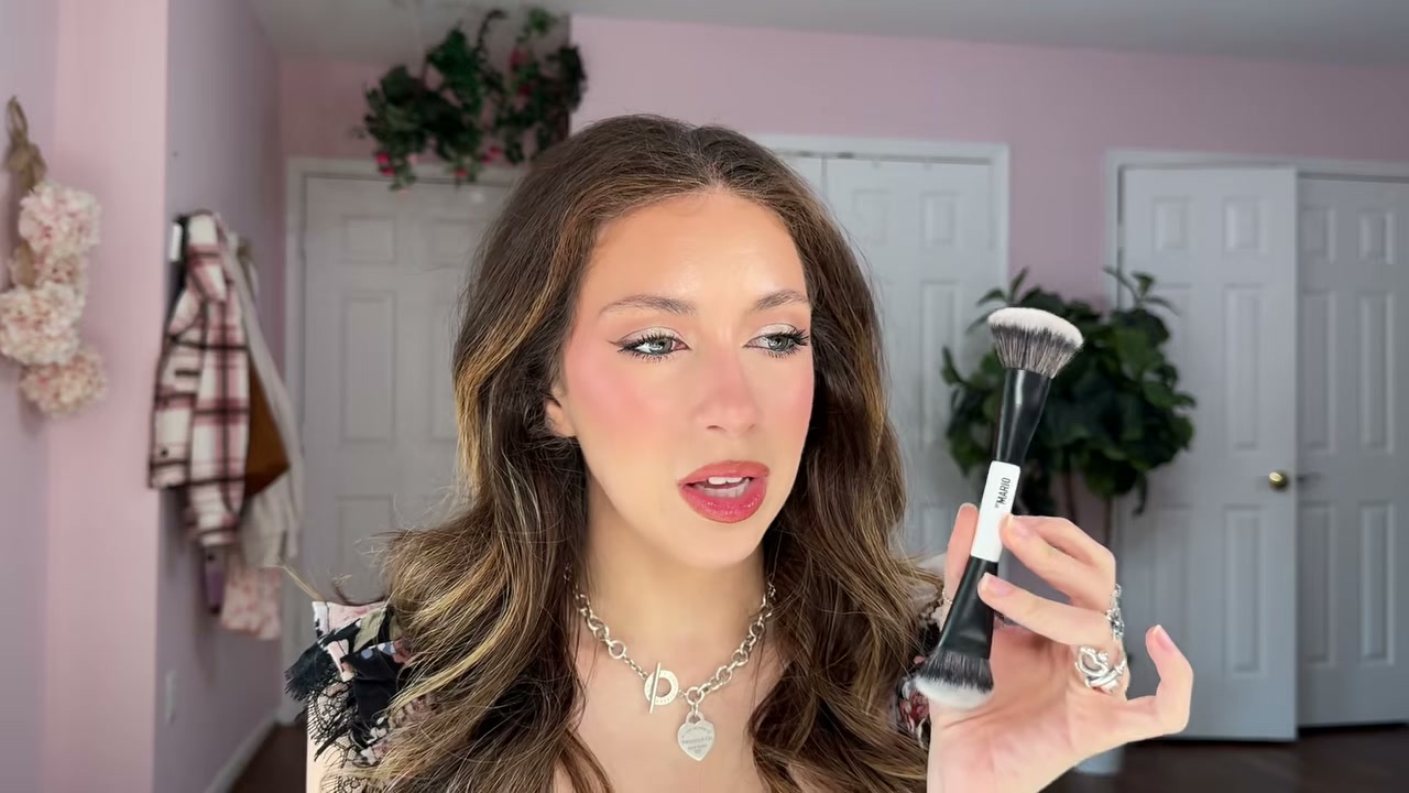 F4 Dual-Ended Foundation and Face Brush