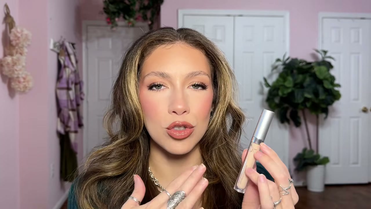 4-in-1 Sculpting Brightening Concealer