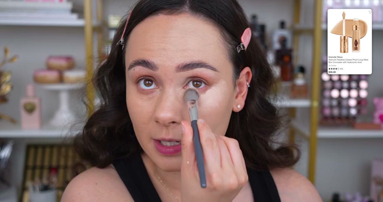 @morganturnermakeup reviewing Charlotte Tilbury Airbrush Flawless Blur Concealer at 09:16 in a YouTube Shorts video