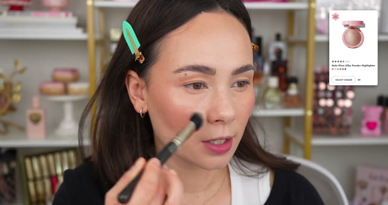 @morganturnermakeup reviewing e.l.f. Cosmetics Halo Glow Silky Powder Highlighter at 08:42 in a YouTube Shorts video