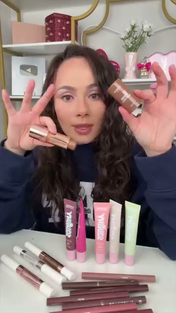 @morganturnermakeup reviewing L'Oréal Paris Lumi Bronze Le Stick Soleil Bronzer Stick at 00:33 in a YouTube Shorts video
