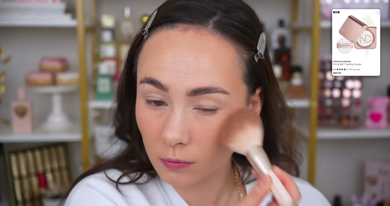 @morganturnermakeup reviewing Natasha Denona Hyglam Setting Powder at 09:34 in a YouTube Shorts video