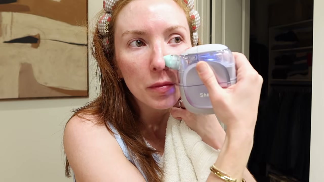 @moriahcrobinson reviewing Shark Facial Pro Glow at 17:13 in a YouTube Shorts video