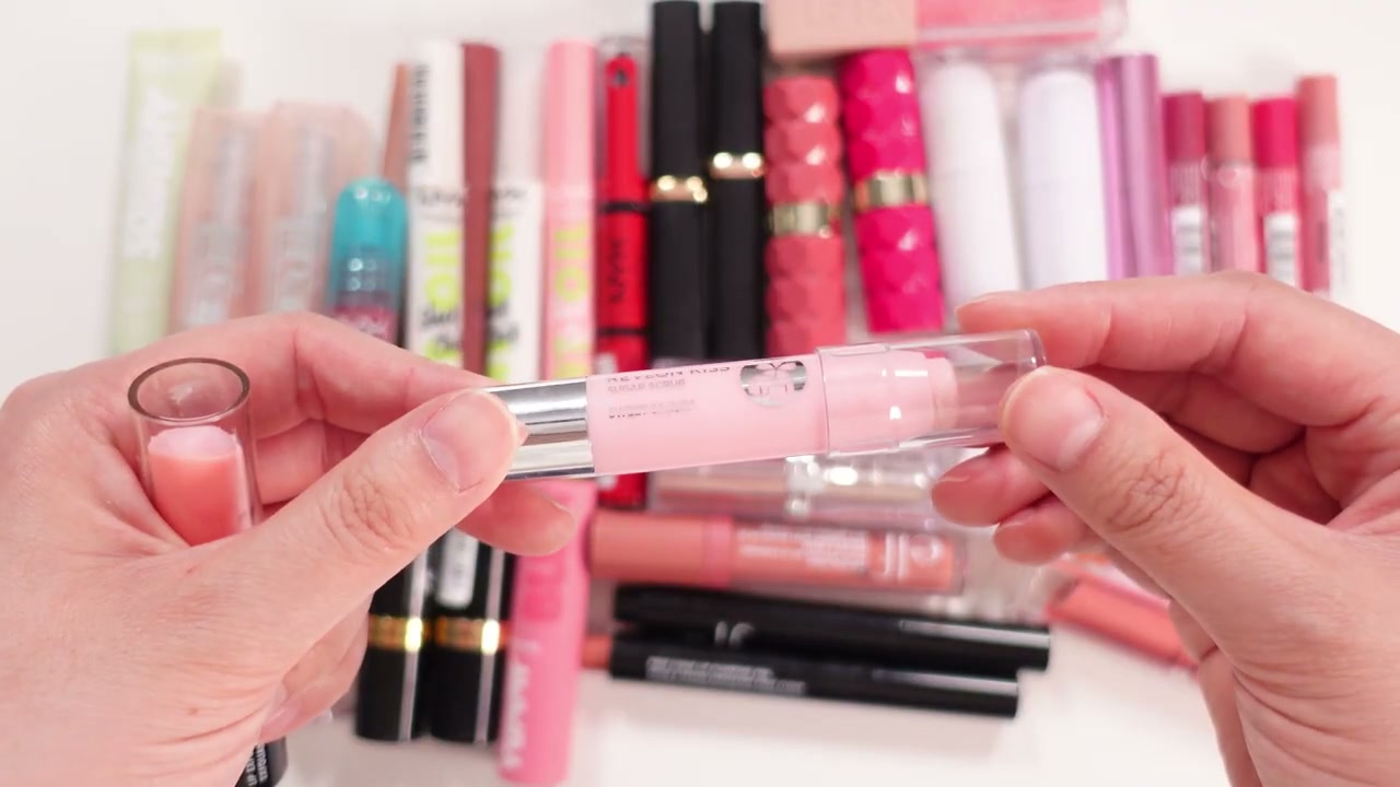 @ms.angiekim reviewing e.l.f. Cosmetics Lip Exfoliator at 10:07 in a YouTube Shorts video