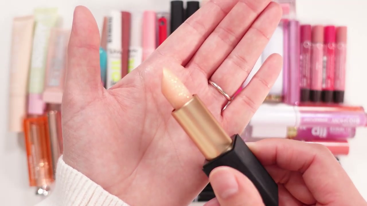 @ms.angiekim reviewing e.l.f. Cosmetics O Face Shimmer Balm at 08:58 in a YouTube Shorts video