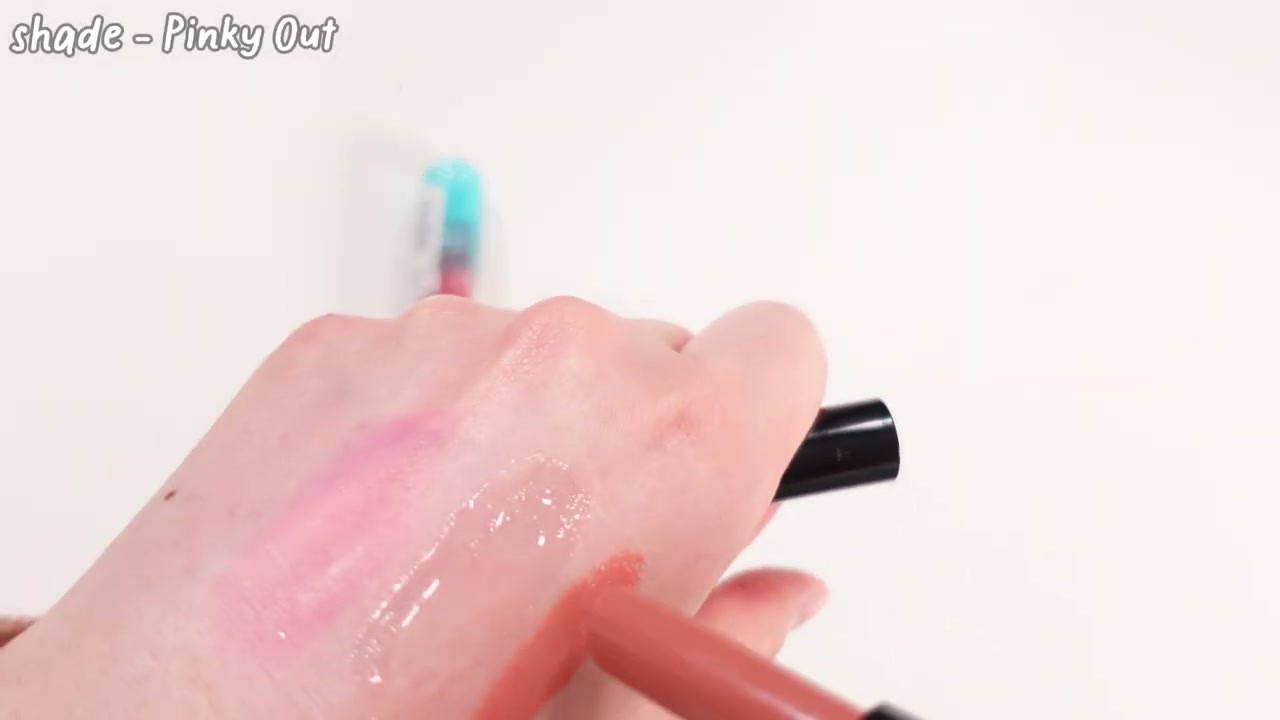 @ms.angiekim reviewing e.l.f. Cosmetics Pout Clout Lip Plumping Pen at 21:47 in a YouTube Shorts video