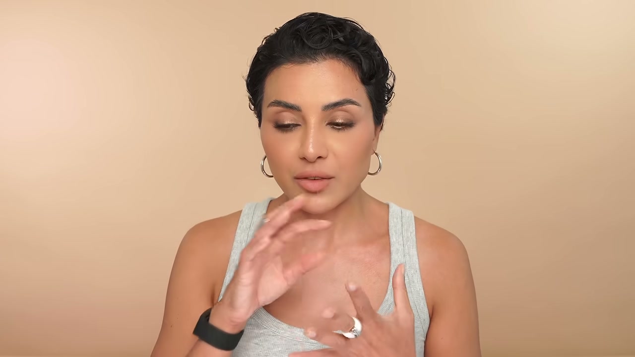 @ninaubhibeautyandfashion reviewing Anua PDRN Hyaluronic Acid 100 Moisturizing Cream at 07:45 in a YouTube Shorts video