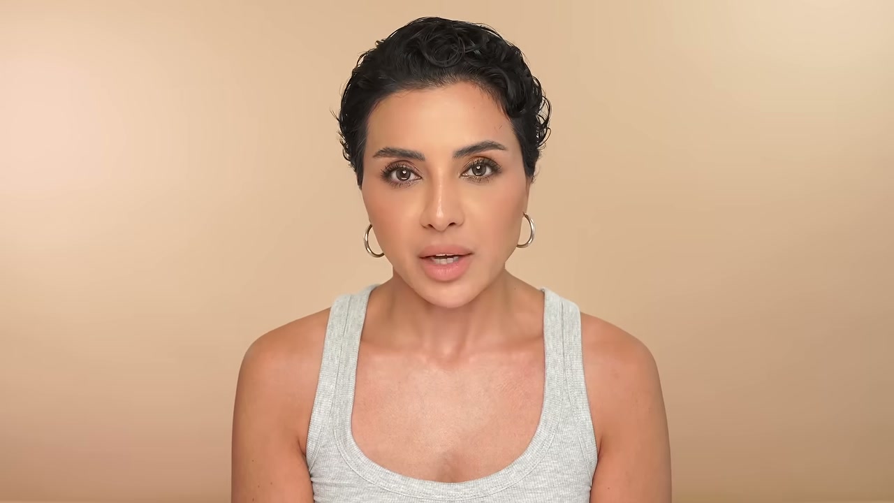 @ninaubhibeautyandfashion reviewing d'Alba Waterfall Tone Up Sunscreen at 09:49 in a YouTube Shorts video