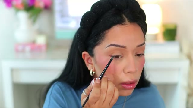@ohmglashes reviewing e.l.f. Cosmetics Cream Glide Lip Liner at 11:30 in a YouTube Shorts video