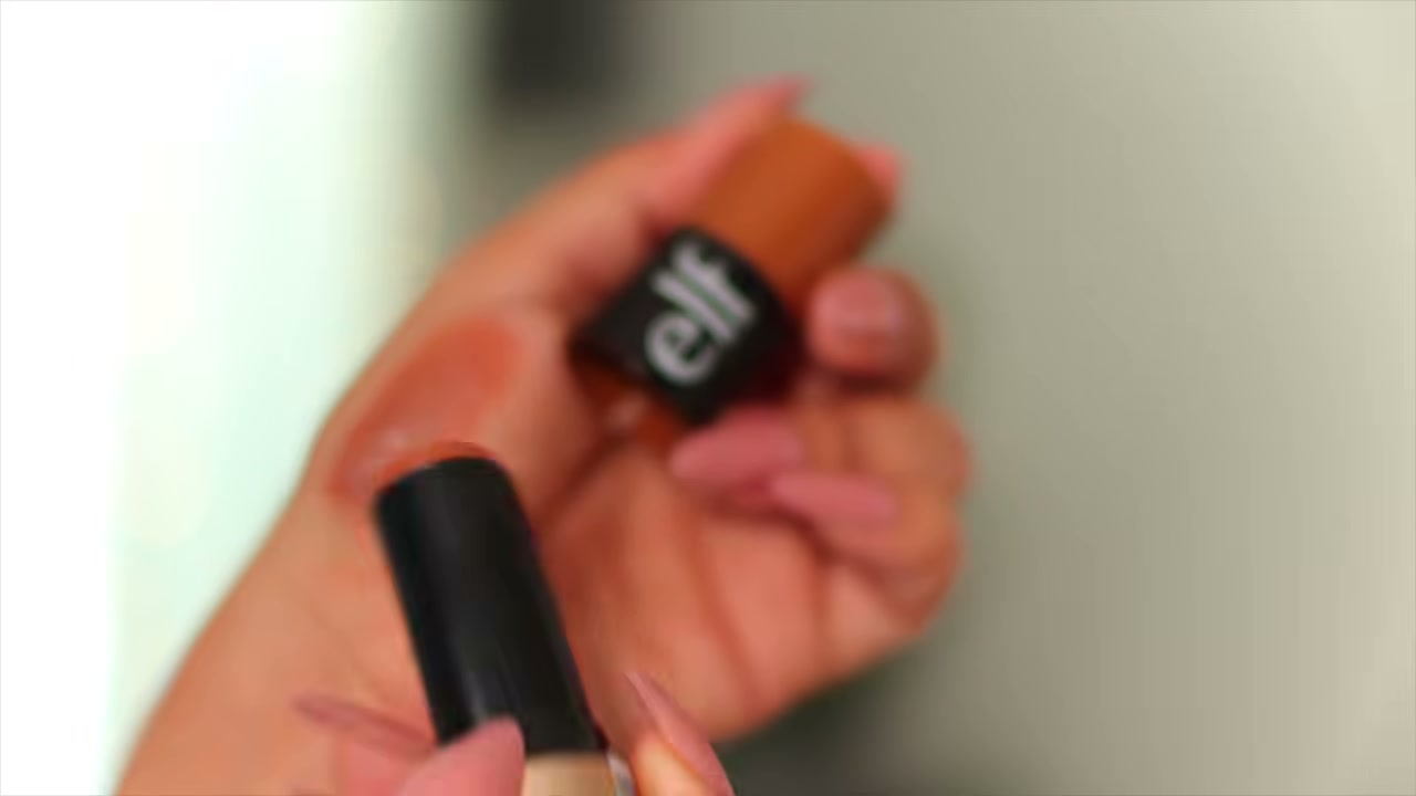 @ohmglashes reviewing e.l.f. Cosmetics Soft Glam Cream Bronzer at 08:33 in a YouTube Shorts video