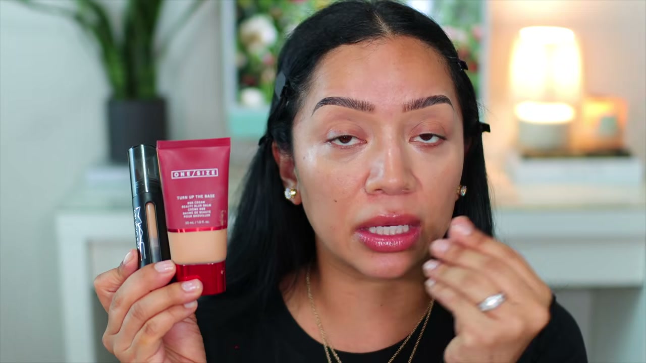 Turn Up the Base Blurring Foundation
