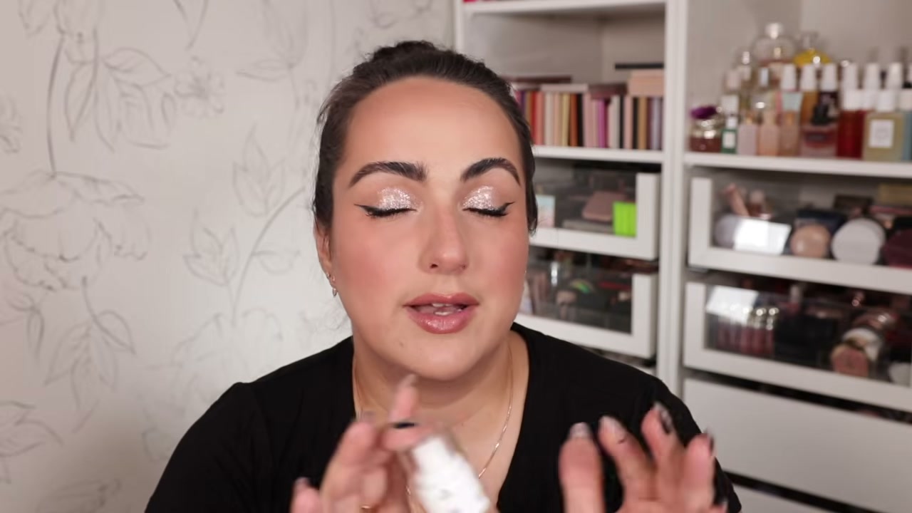 @pattyalonso reviewing CoverGirl Trueblend Sun and Sculpt Bronzer at 21:46 in a YouTube Shorts video