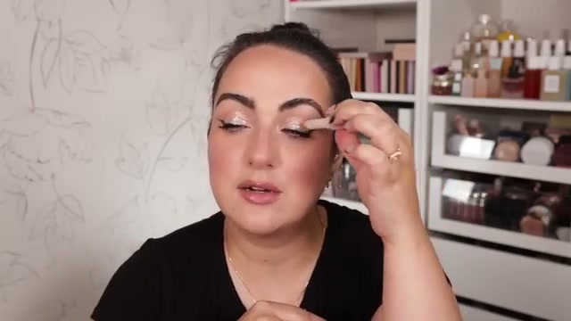 @pattyalonso reviewing L.A. Girl Prism Eyeshadow at 20:29 in a YouTube Shorts video