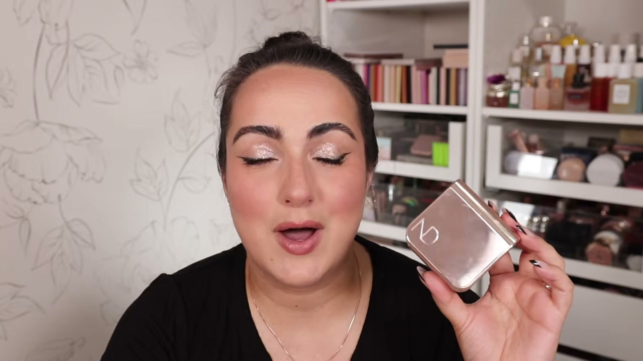 @pattyalonso reviewing Natasha Denona Waterproof Powder at 24:31 in a YouTube Shorts video