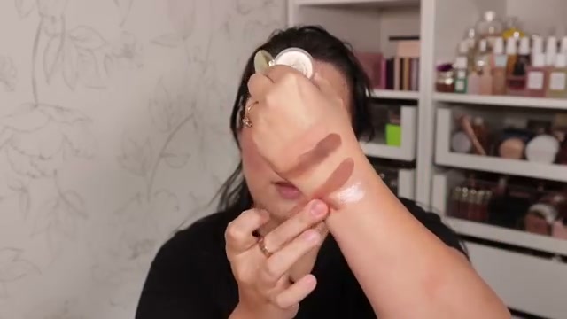 @pattyalonso reviewing Polite Society Dual Intentions Eyeshadow Duo at 09:35 in a YouTube Shorts video