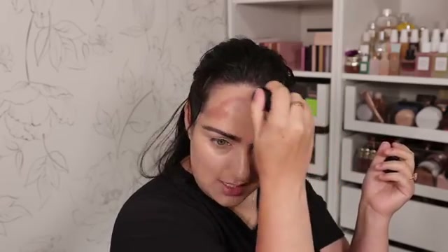@pattyalonso reviewing Westman Atelier Toast Bronzer at 04:27 in a YouTube Shorts video