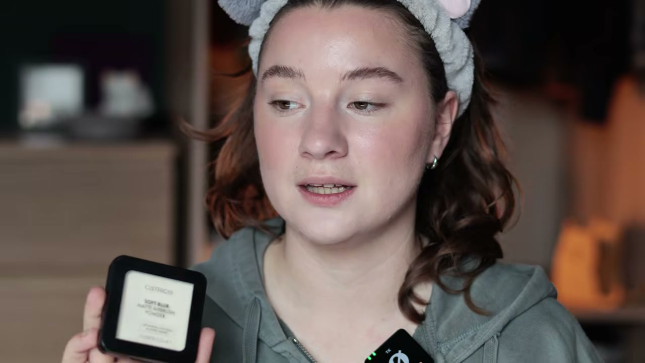 @peculiarlaain reviewing Catrice Soft Glam Matte Airbrush Powder at 06:36 in a YouTube Shorts video
