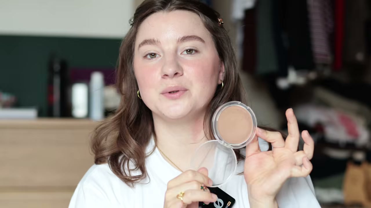 @peculiarlaain reviewing Essence Soft Touch Butter Bronzer at 10:40 in a YouTube Shorts video