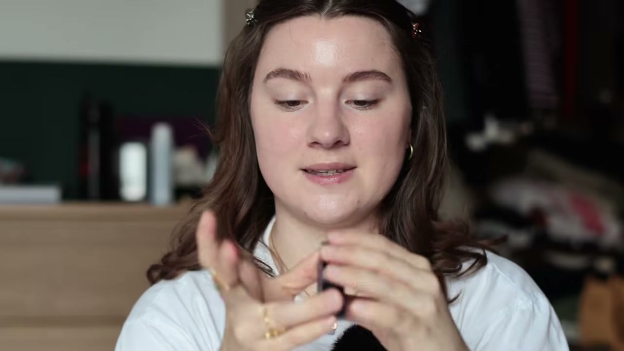@peculiarlaain reviewing MAC Cosmetics Skinfinish Colourstruck Blush at 05:26 in a YouTube Shorts video