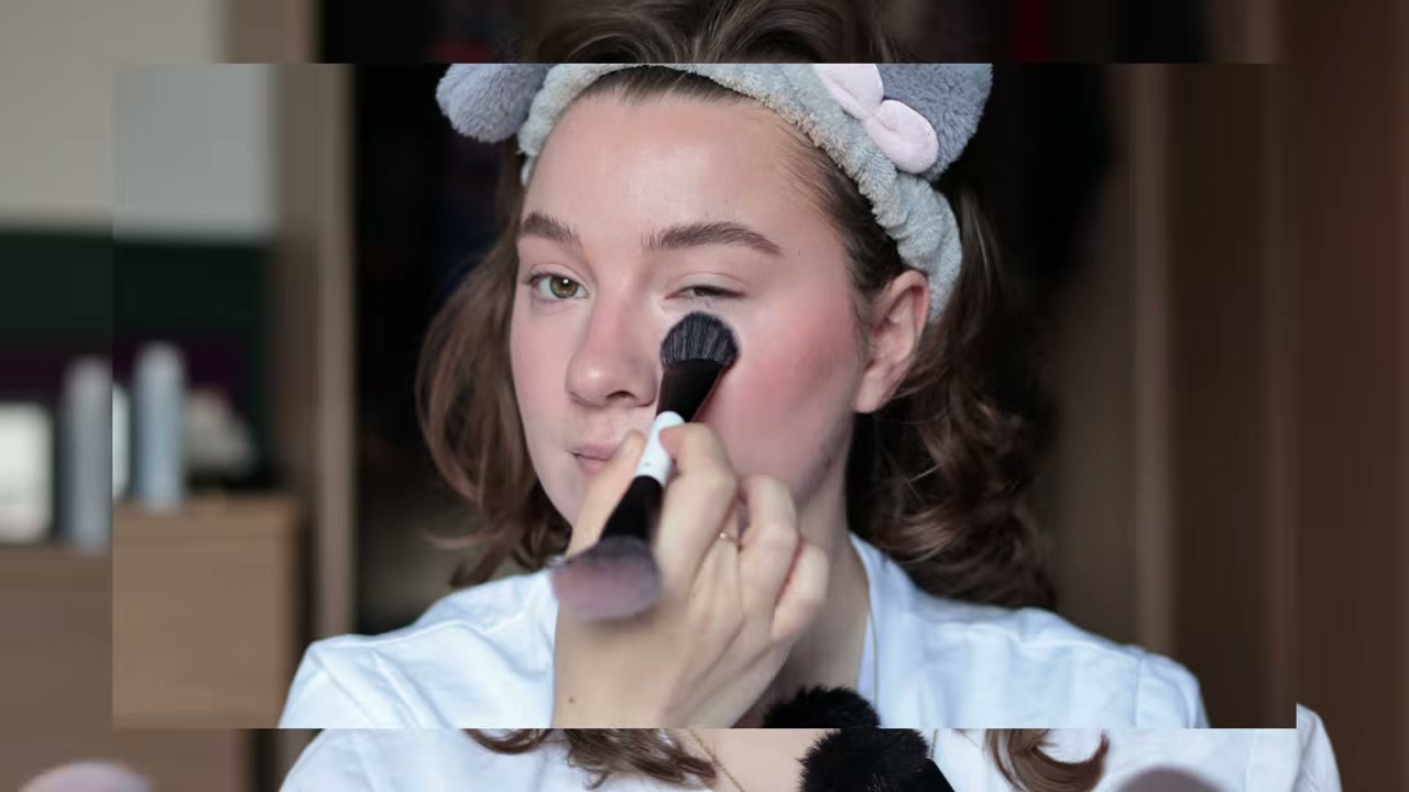F4 Dual-Ended Foundation and Face Brush