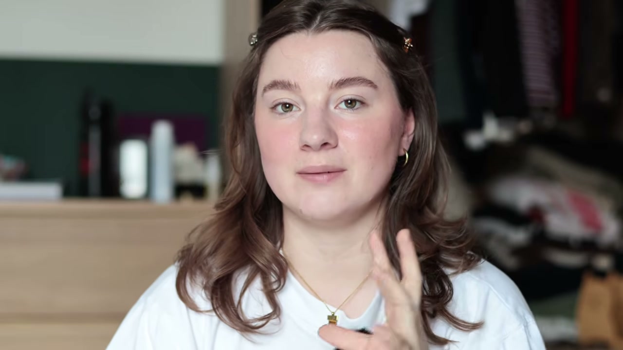 @peculiarlaain reviewing MAKEUP BY MARIO Soft Sculpt Transforming Skin Enhancer at 09:13 in a YouTube Shorts video