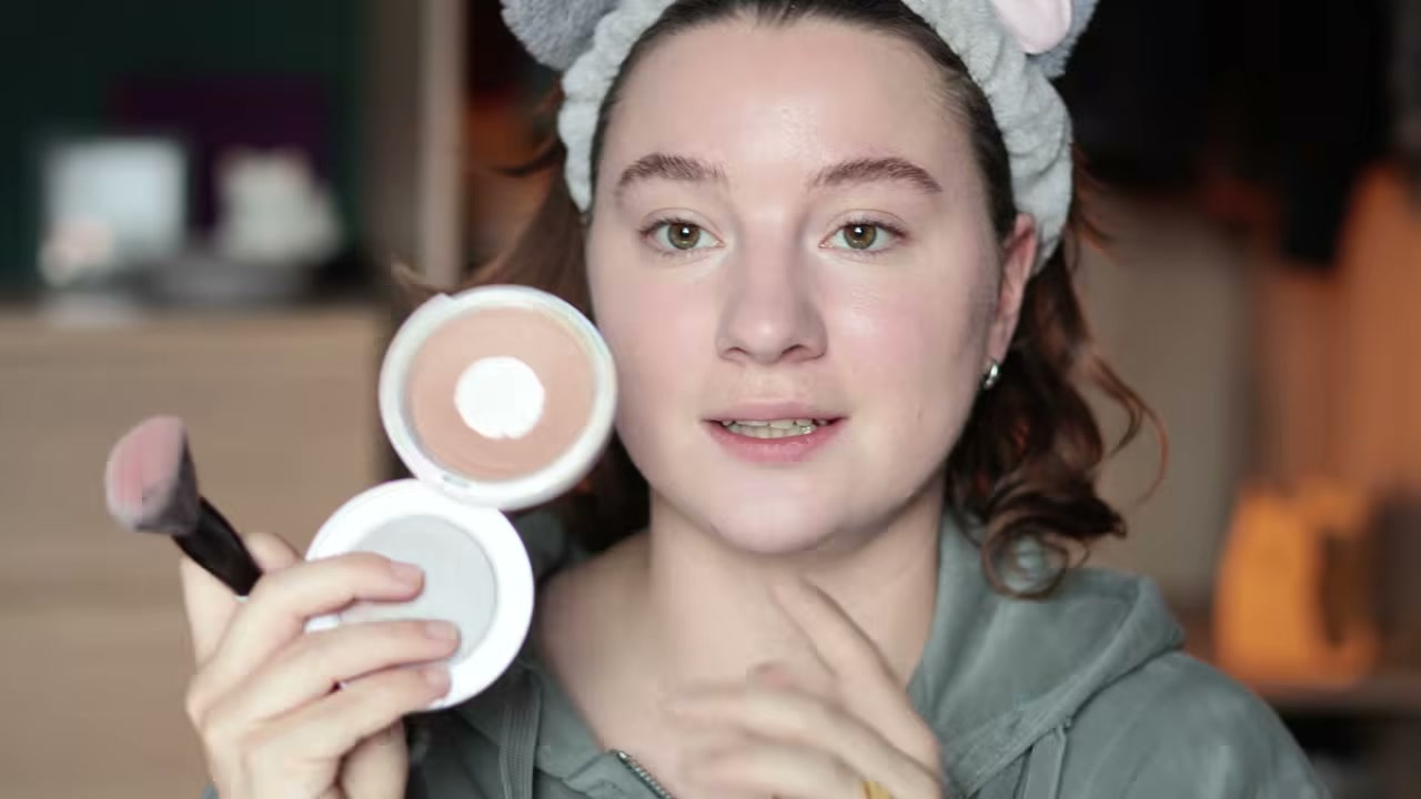 @peculiarlaain reviewing MAKEUP BY MARIO Soft Sculpt Transforming Skin Enhancer at 04:15 in a YouTube Shorts video