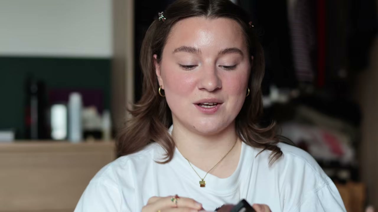 @peculiarlaain reviewing Maybelline Fit Me Powder at 14:35 in a YouTube Shorts video