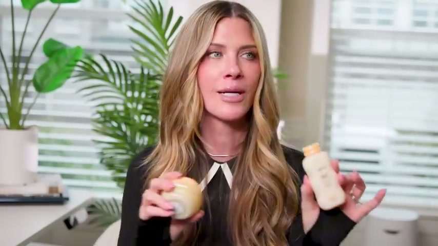 @pennsmithskincare reviewing Gisou Honey Gloss Ceramide Therapy Shampoo at 39:59 in a YouTube Shorts video